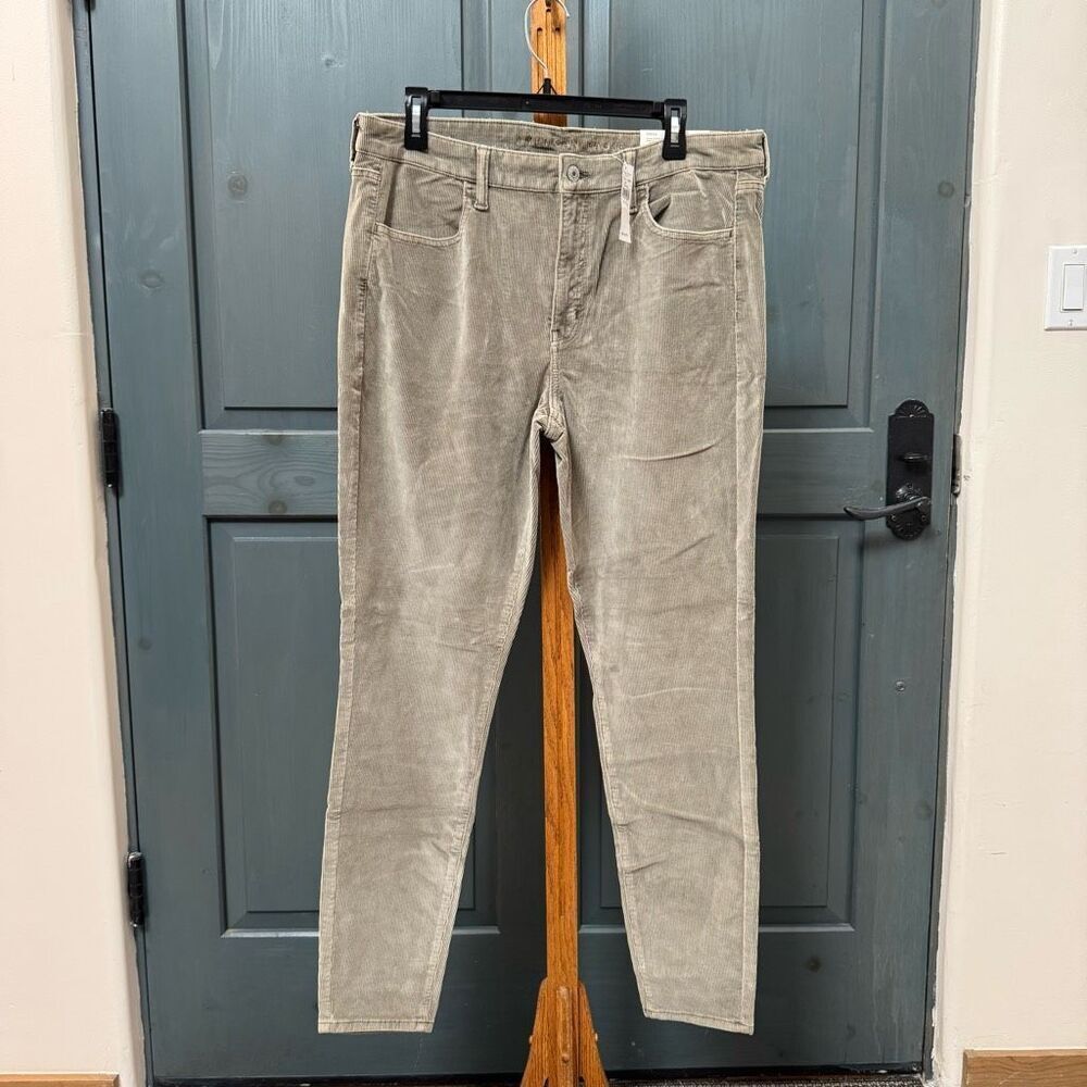 NWT American Eagle high rise stretch jegging corduroy 16 33W long sage green